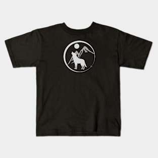 wolf howling Kids T-Shirt